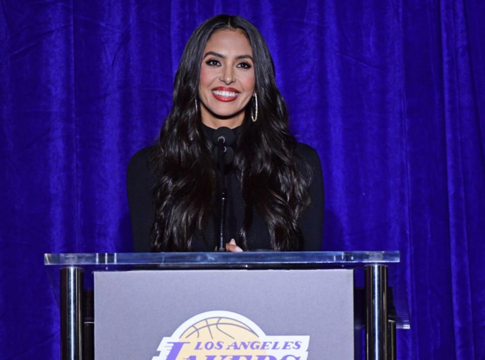 Vanessa Bryant, Los Angeles Lakers Unveil Kobe Bryant Statue