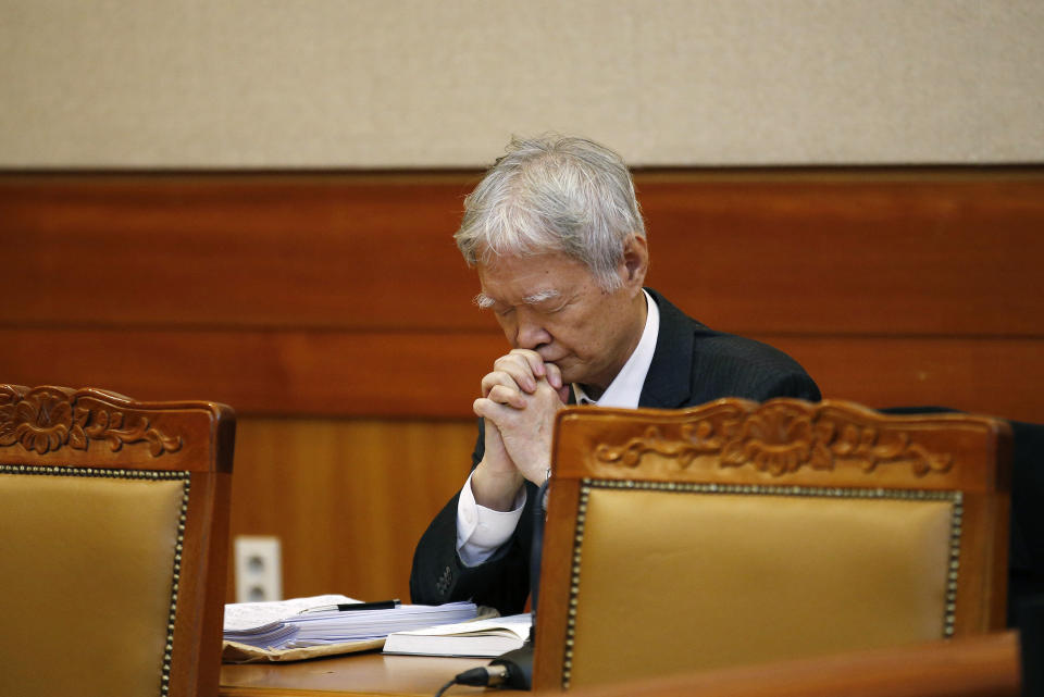 A lawyer for South Korean President Park Geun-hye prays before the first hearing arguments for Park's impeachment trial at the Constitutional Court in Seoul, South Korea, Tuesday, Jan 3, 2017. (Kim Hong-Ji/Pool Photo via AP)