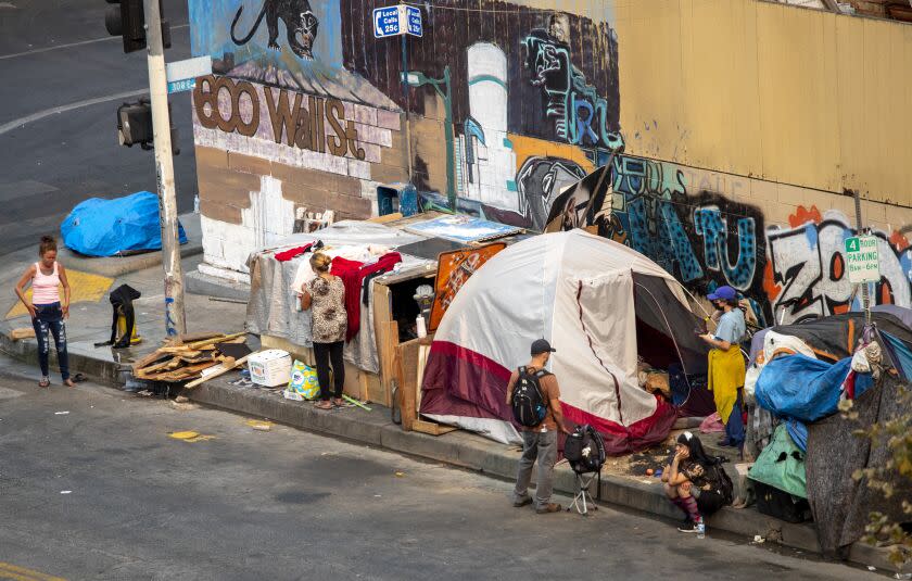 Los Angeles, CA - September 23: A view of a homeless encampment on Skid Row on Thursday, Sept. 23, 2021 in Los Angeles, CA. A federal appeals court on Thursday unanimously overturned a a judge's decision that would have required Los Angeles to offer some form of shelter or housing to the entire homeless population of skid row by October. (Allen J. Schaben / Los Angeles Times)