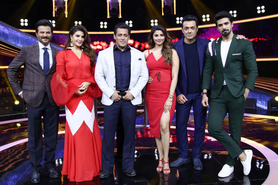 The <i>Race 3 </i>star cast get together for a special photo-op on <i>Dus Ka Dum.</i>