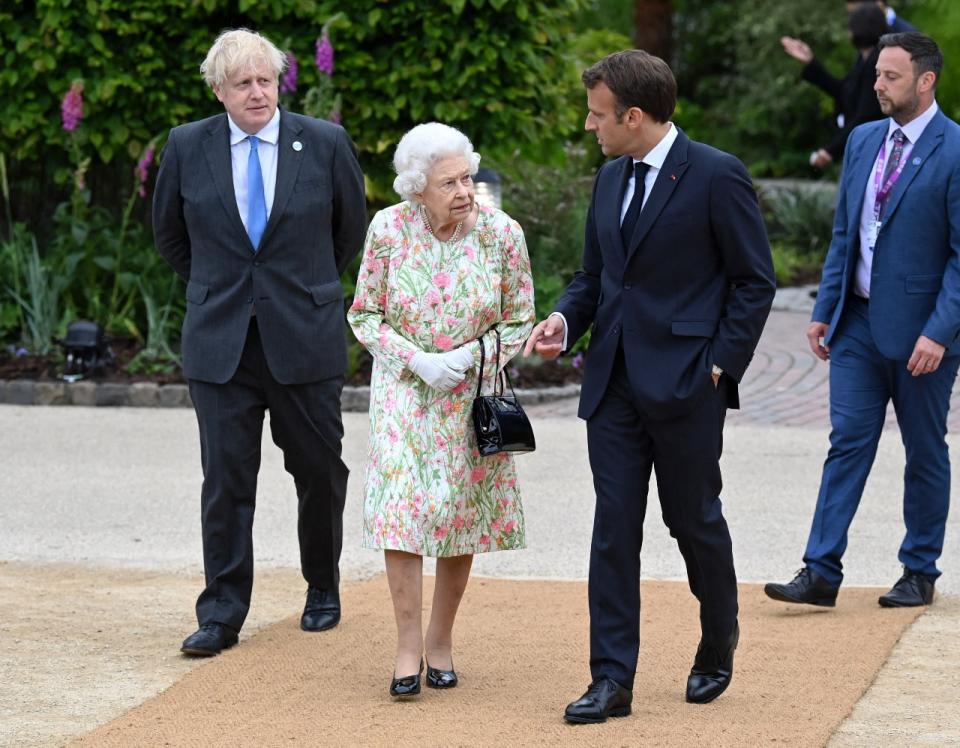 Emmanuel Macron et la reine