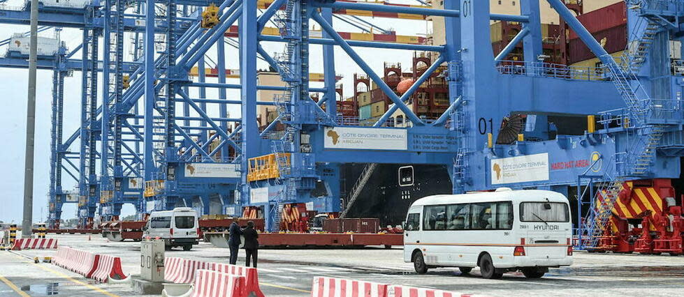 Le port d'Abidjan, un des principaux d'Afrique de l'Ouest, est le poumon économique de la Côte d'Ivoire, assurant 90 % de ses échanges extérieurs.  - Credit:SIA KAMBOU / AFP