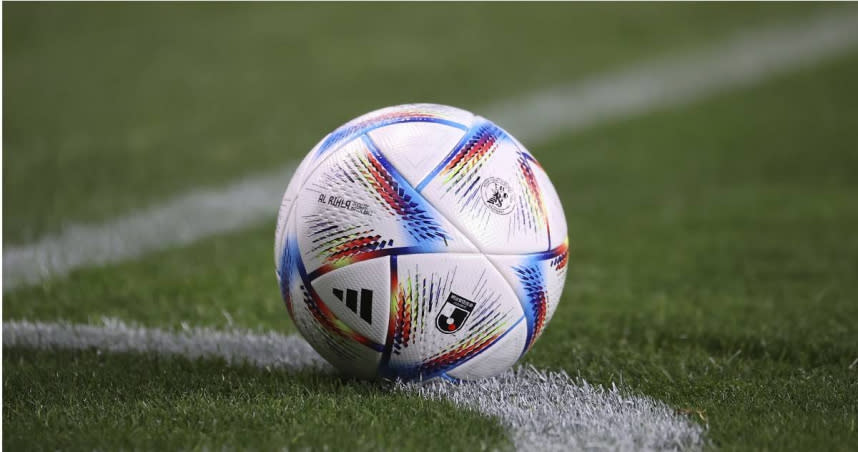 2022年國際足總世界盃官方比賽用球adidas Al Rihla Pro。（圖／達志／美聯社）