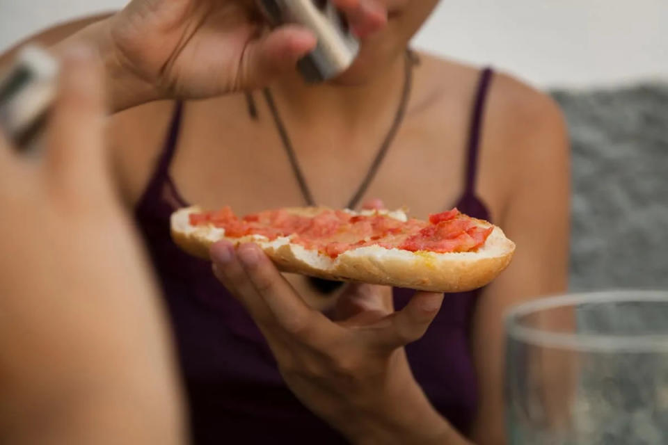 El pan con tomate puede ser un desayuno (merienda, entrante) muy saludable, siempre y cuando se cumplan algunos requisitos