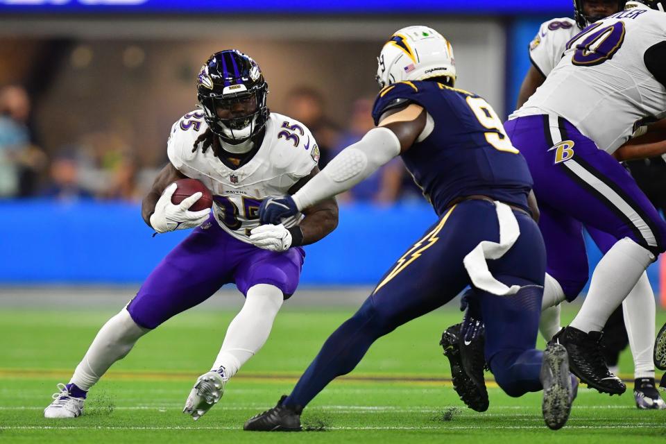 Nov 26, 2023; Inglewood, California, USA; Baltimore Ravens running back <a class="link " href="https://sports.yahoo.com/nfl/players/31424/" data-i13n="sec:content-canvas;subsec:anchor_text;elm:context_link" data-ylk="slk:Gus Edwards;sec:content-canvas;subsec:anchor_text;elm:context_link;itc:0">Gus Edwards</a> (35) moves the ball against Los Angeles Chargers linebacker Kenneth Murray Jr. (9) during the second half at SoFi Stadium. Mandatory Credit: Gary A. Vasquez-USA TODAY Sports