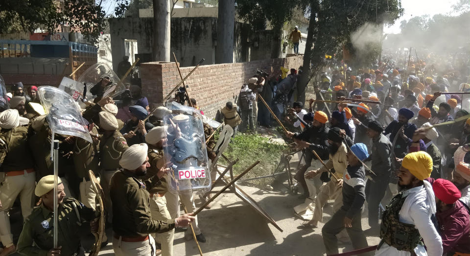 Supporters of Waris Punjab De chief Amritpal Singh clashed with Punjab Police personnel on Feb. 23 as they headed for the police station in Ajnala to protest.<span class="copyright">Sameer Sehgal—Hindustan Times/Sipa USA/Alamy</span>