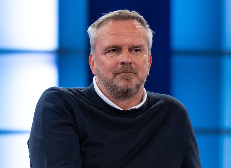 Dietmar Hamann, Sky pundit, takes part in a press event in a TV studio. Former Bayern Munich and Germany player Dietmar Hamann apologized on 30 January after he criticized Bayern coach Thomas Tuchel. Sven Hoppe/dpa