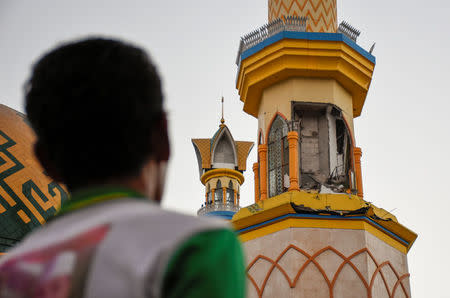 A man looks damage to a mosque following a strong earthquake in Mataram, Lombok island, Indonesia August 6, 2018 in this photo taken by Antara Foto. Antara Foto/Ahmad Subaidi/ via REUTERS