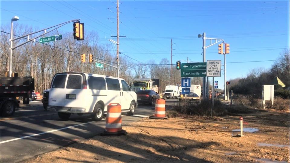 Early afternoon traffic at the Fries Mill Road-Route 322 intersection in Monroe Township. Gloucester County is in the process of upgrading the crossroads. PHOTO: Jan. 8, 2024.