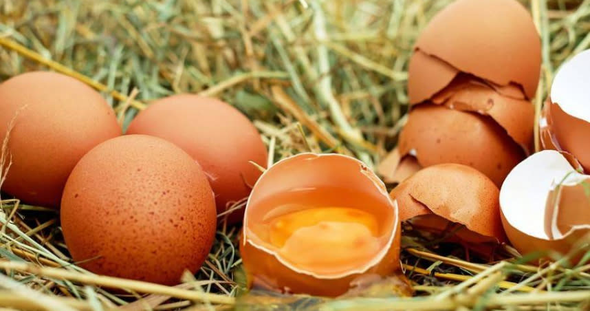 生雞蛋雖然口感滑嫩美味，但老人、小孩以及腸胃功能不佳者，最好別隨意食用。（圖／示意圖，翻攝自pixabay）