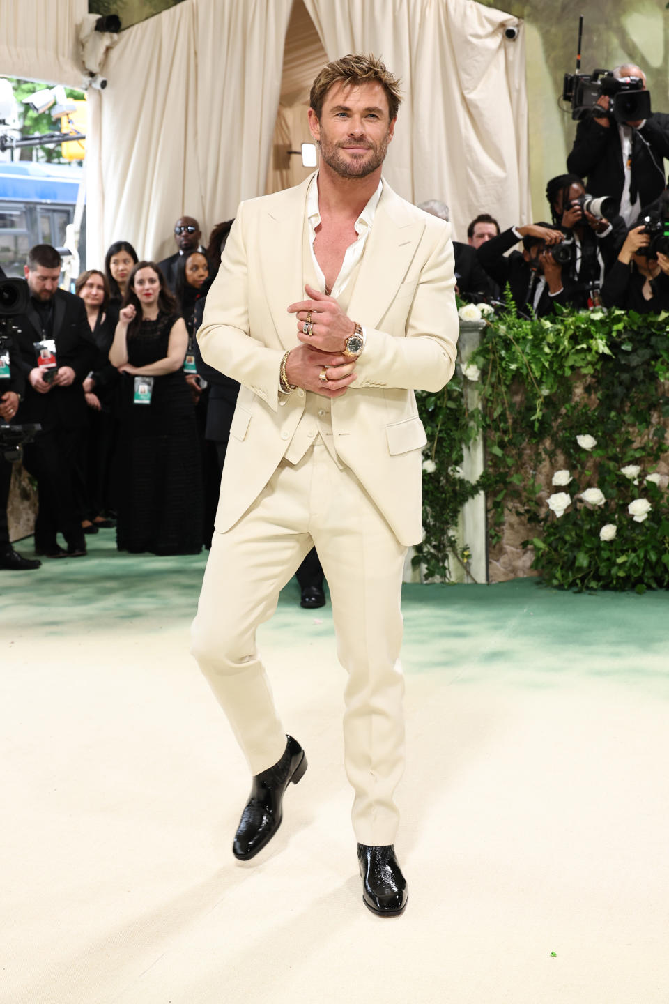 Chris Hemsworth copped flack for his 2024 Met Gala outfit. Photo by Jamie McCarthy/Getty Images)