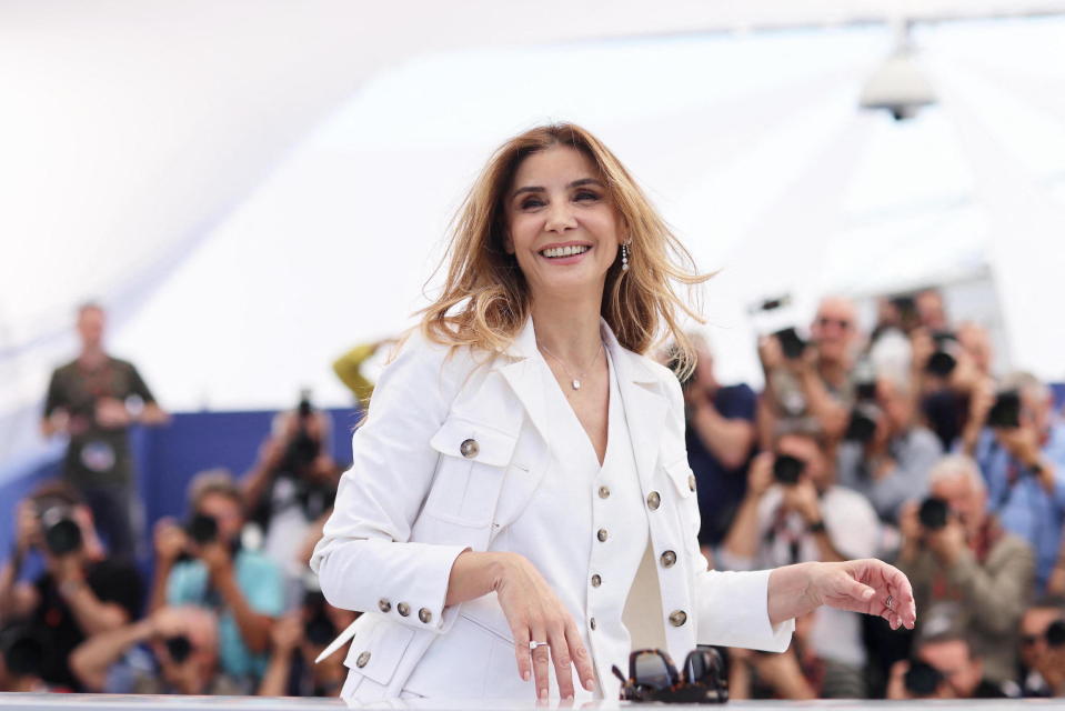 Clotilde Courau était vêtue de blanc.