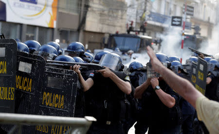 Policemen clash with protestors during a demonstration against a possible change in the law to allow for presidential re-election in front of the Congress building in Asuncion, Paraguay, March 31, 2017. REUTERS/Jorge Adorno