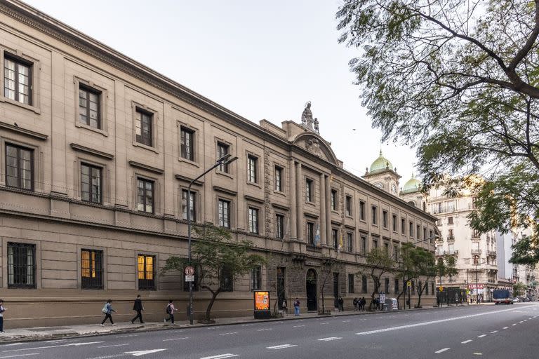 El colegio queda en Callao 542, en el centro porteño