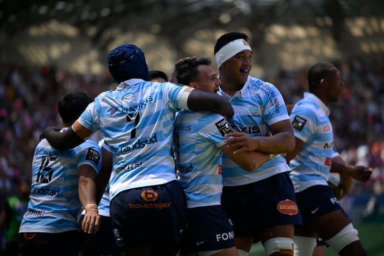 Todos felicitan a Juan Imhoff, autor del try que abrió el clásico en favor de Racing 92