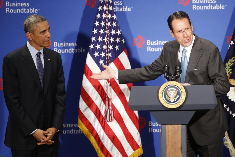 Randall Stephenson introduces Obama at the quarterly meeting of the Business Roundtable. (Photo by Aude Guerrucci-Pool/Getty Images)