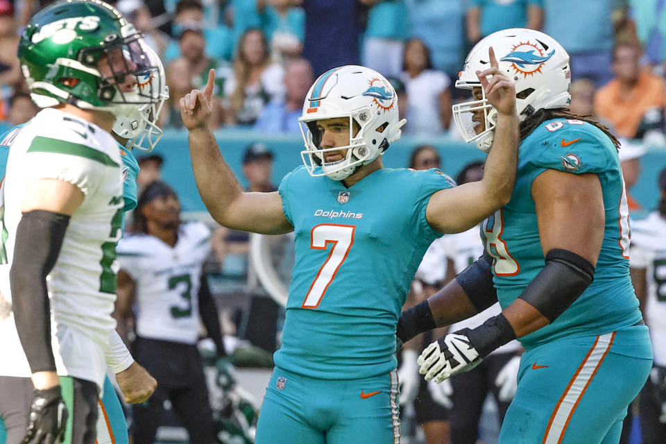 Miami Dolphins place kicker Jason Sanders (7) celebrates after kicking the go-ahead kick during the second half of an NFL football game against the New York Jets, Sunday, Jan. 8, 2023, in Miami Gardens, Fla. (Miami Herald, Al Diaz via AP)