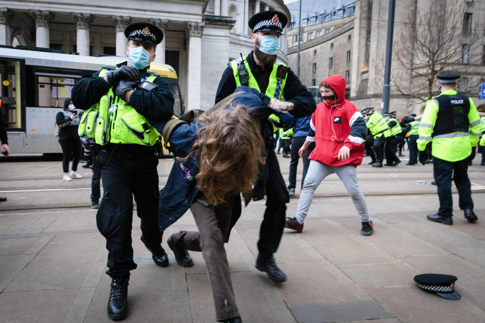 MANCHESTER, UNITED KINGDOM - 2021/03/27: Police officers arresting a protester at St Peters Square during the demonstration.
People come out to the streets to protest against the new policing bill in a 'Kill The Bill demonstration'. The new legislation will give the police more powers to control protests. (Photo by Andy Barton/SOPA Images/LightRocket via Getty Images)