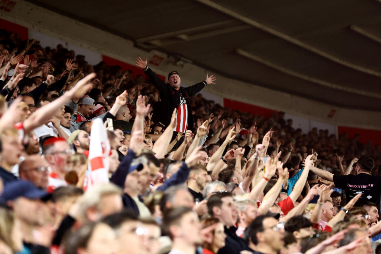 Fans des Southampton FC hatten am Freitag einiges zu feiern - und machten das mit Jubel, der viral ging (Symbolbild: Matt Watson/Southampton FC via Getty Images)