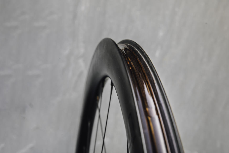 Hookless rim of a bike wheel