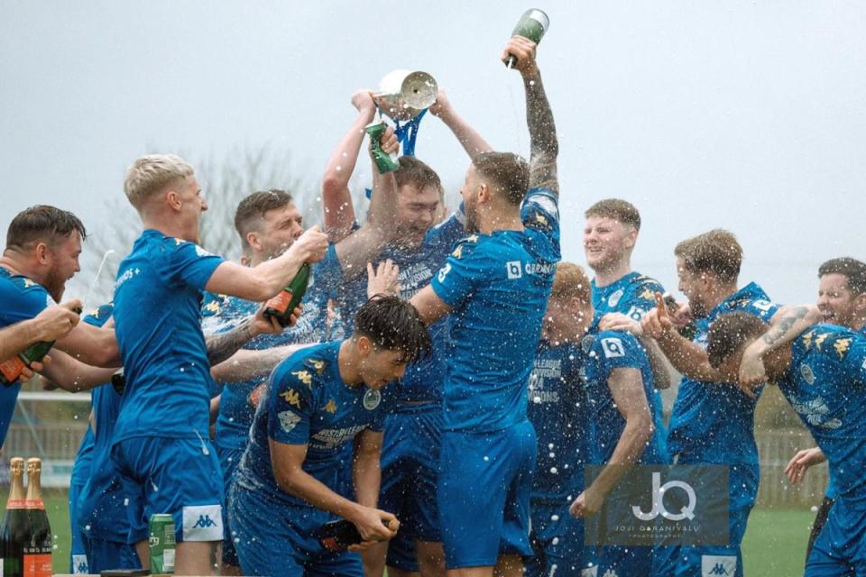 A champagne celebration! <i>(Image: JQ Photography)</i>