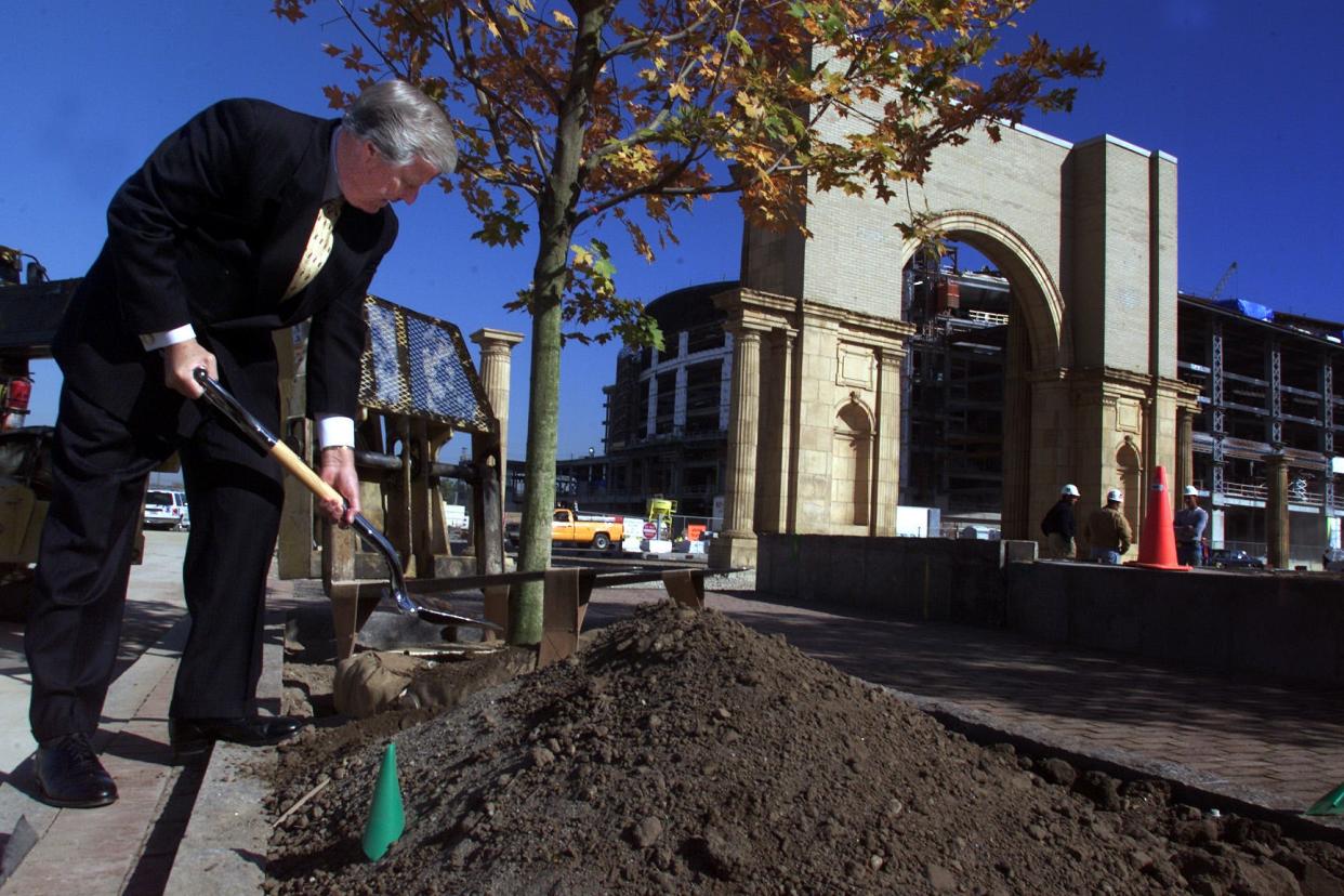 1999 - Dimon McFerson CEO of Nationwide adds a ceremonial shovel of dirt to a tree for a topping off ceremony for the new arena near the Union Station Arch.