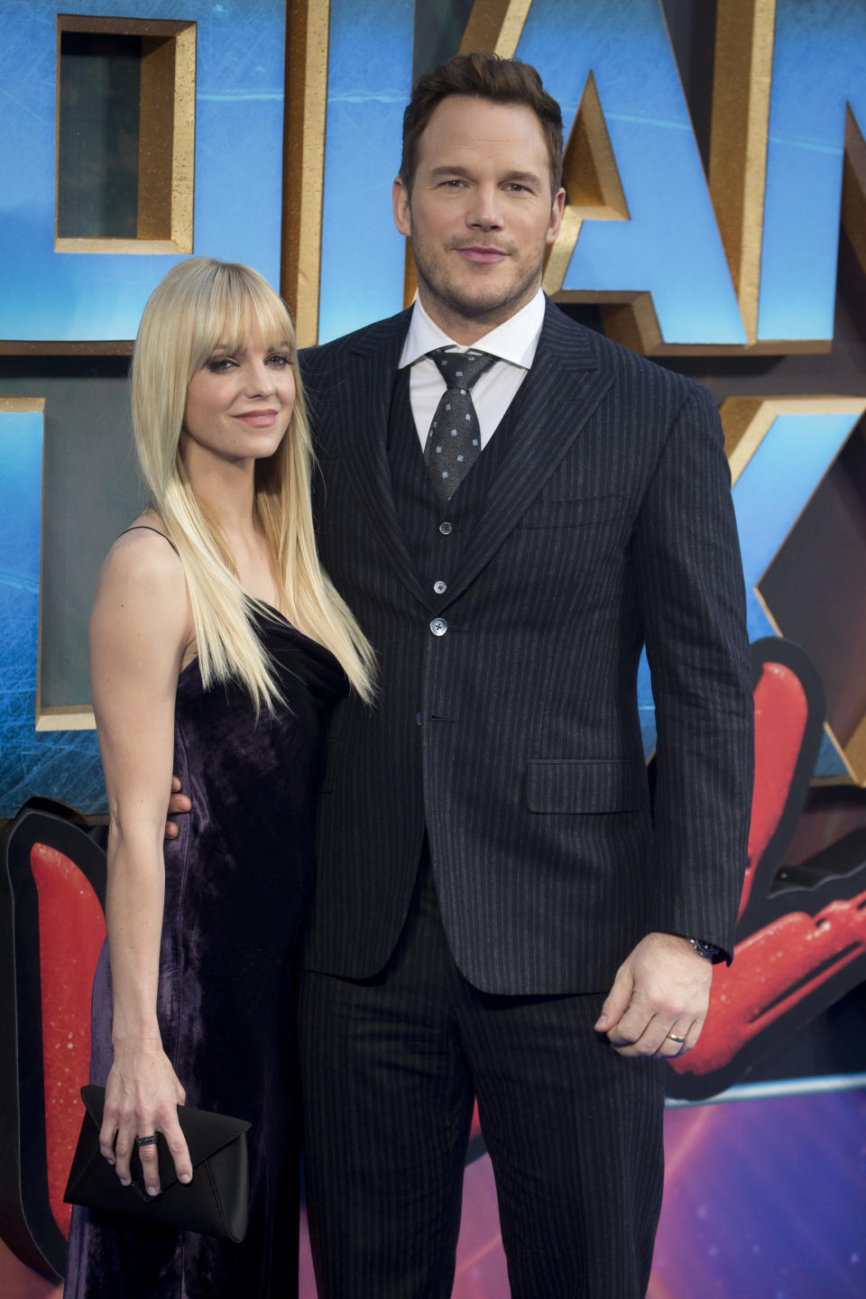 Closeup of Anna Faris and Chris Pratt