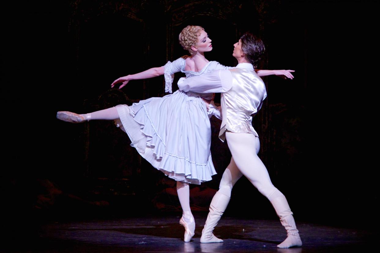 Sarah Lamb as Manon and Vadim Muntagirov as Des Grieux in the Royal Ballet's production: Alice Pennefather