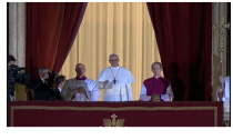 Imágenes tomadas de vídeo del momento en el que aparece el nuevo pontífice Francisco I, en el balcón de la Capilla Sixtina, en el Vaticano. 