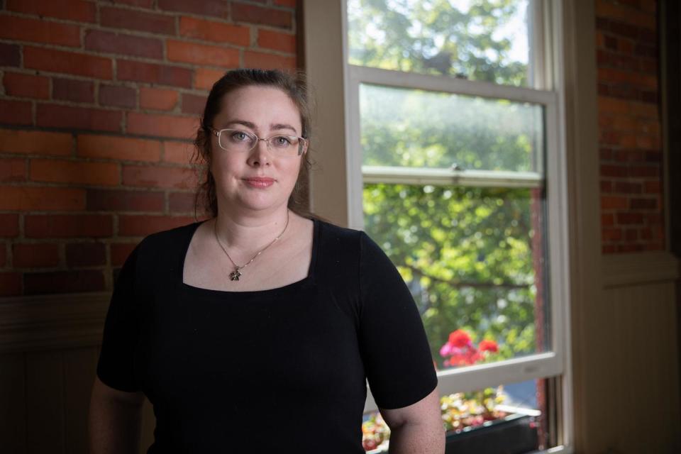 PHOTO: Jamie Holmes had surgery in 2019 to have her fallopian tubes tied. During the operation, the surgeon noticed early signs of endometriosis and cauterized the troublesome tissue as a precaution. The surgery center then billed her for two operations.  (Ting Li Wang for KFF Health News)