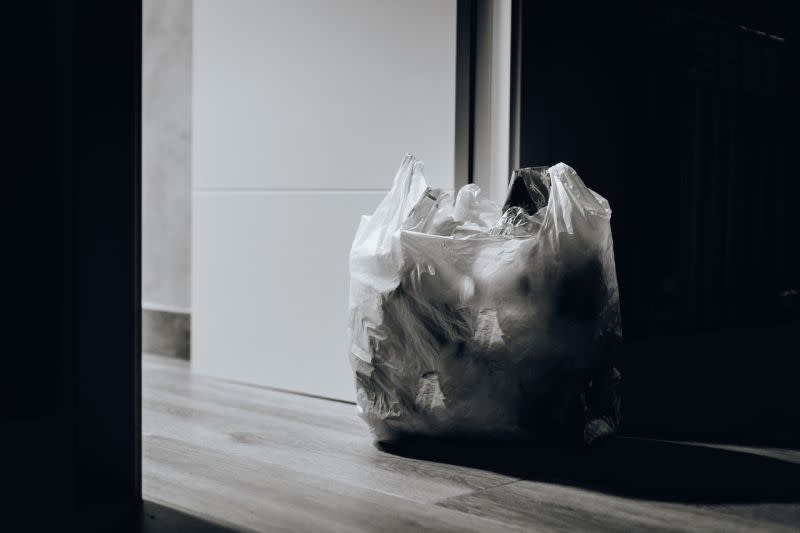 ▲原PO希望客人放在房間的垃圾袋，不要打死結綁起來，因為還需要做垃圾分類。（示意圖／翻攝Pexels）