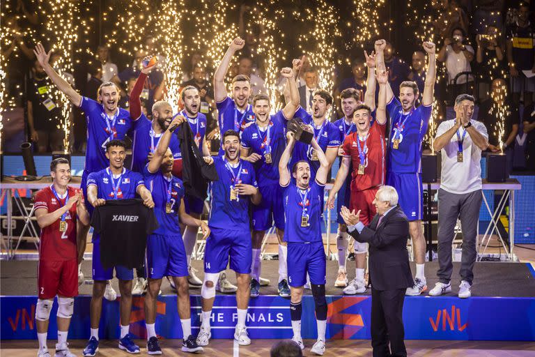 Francia ganó 12 partidos y perdió tres en la Nations League; celebró el título a puras luces