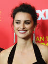 <p>Penélope Cruz se robó el show durante el estreno de la serie de televisión ‘The Assassination Of Gianni Versace: American Crime Story’, por cuenta de un vestido en terciopelo, que destacó su bella figura/Getty Images </p>