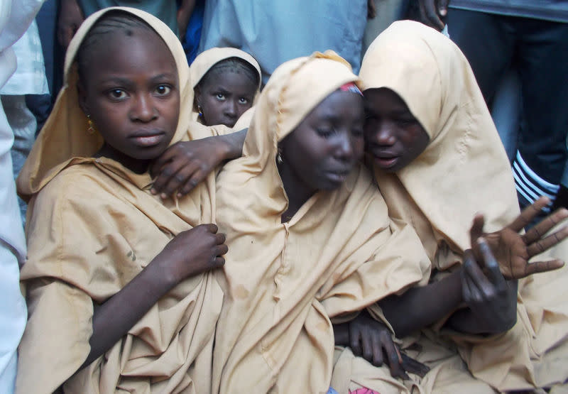 Des combattants de Boko Haram ont reconduit chez elles mercredi plus d'une centaine des 110 élèves enlevées le mois dernier par le groupe islamiste à Dapchi, dans le nord-est du Nigeria. /Photo prise le 21 mars 2018/REUTERS/REUTERS/Ola Lanre