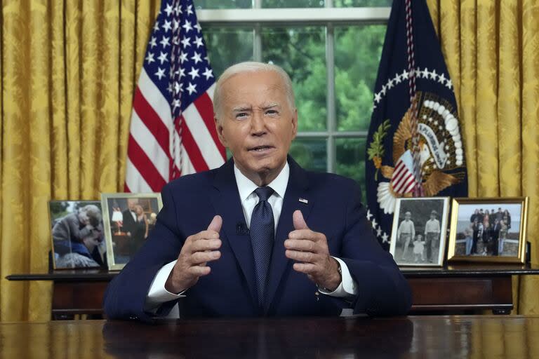 El presidente Joe Biden se dirige a la nación desde la Oficina Oval de la Casa Blanca en Washington, el domingo 14 de julio de 2024, sobre el intento de asesinato del candidato presidencial republicano, el expresidente Donald Trump, en un mitin de campaña en Pensilvania.