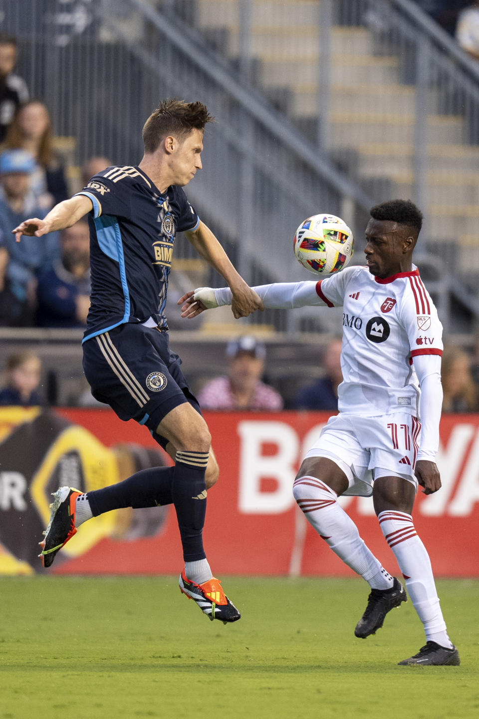 CORRECTS UNION PLAYER TO JACK ELLIOTT, INSTEAD OF LEON FLACH - Philadelphia Union's Jack Elliott, left, battles for the ball against Toronto FC's Derrick Etienne Jr. during the first half of an MLS soccer match Wednesday, May 29, 2024, in Chester, Pa. (AP Photo/Chris Szagola)