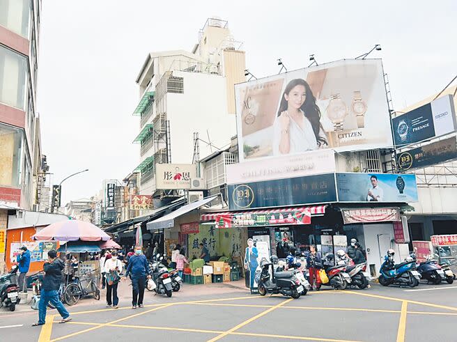 雲林縣公告土地現值最高地價區段為斗六市斗六市大同路與愛國街交叉路口，區段地價每平方公尺17萬6000元，換算1坪約58萬元，可謂「地王」。（周麗蘭攝）