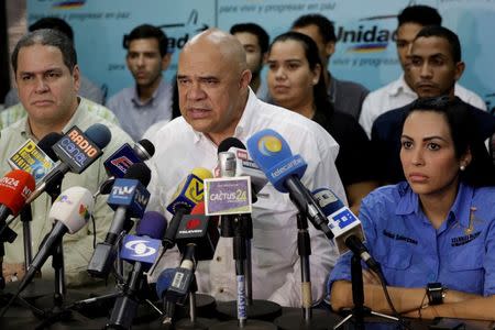 Jesus Torrealba (C), secretary of Venezuela's coalition of opposition parties (MUD), speaks during a news conference in Caracas, Venezuela August 31, 2016. REUTERS/Marco Bello