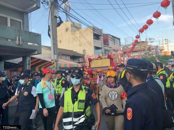 甲媽祖神轎進入彰化縣境，縣警局維護交通與安全、防範暴力搶轎，將佈署重兵，籲請民眾配合。（記者方一成翻攝）