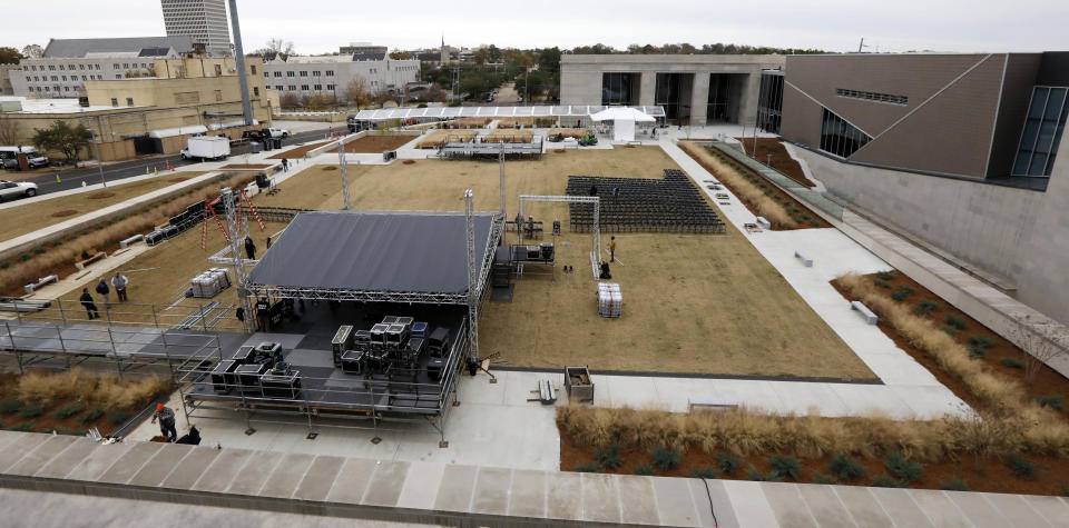 <p>Work crews rush to set up a stage beside the state’s two newest museums, the Museum of Mississippi History and the Mississippi Civil Rights Museum, Thursday, Dec. 7, 2017 in Jackson, Miss. (Photo: Rogelio V. Solis/AP) </p>