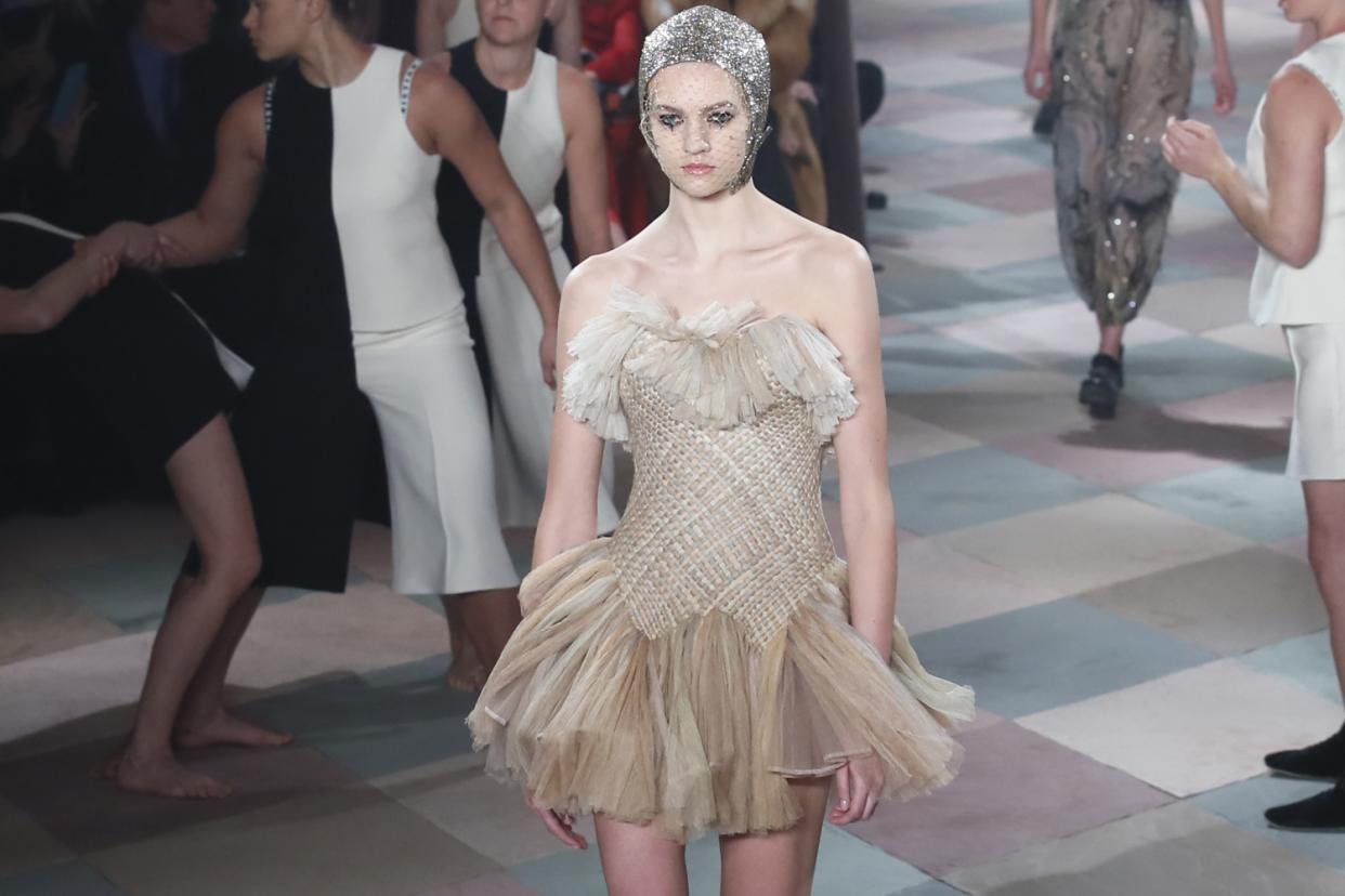 Dieses Haute-Couture-Kleid von Dior war ungeheuer aufwendig. (Bild: AP Photo)