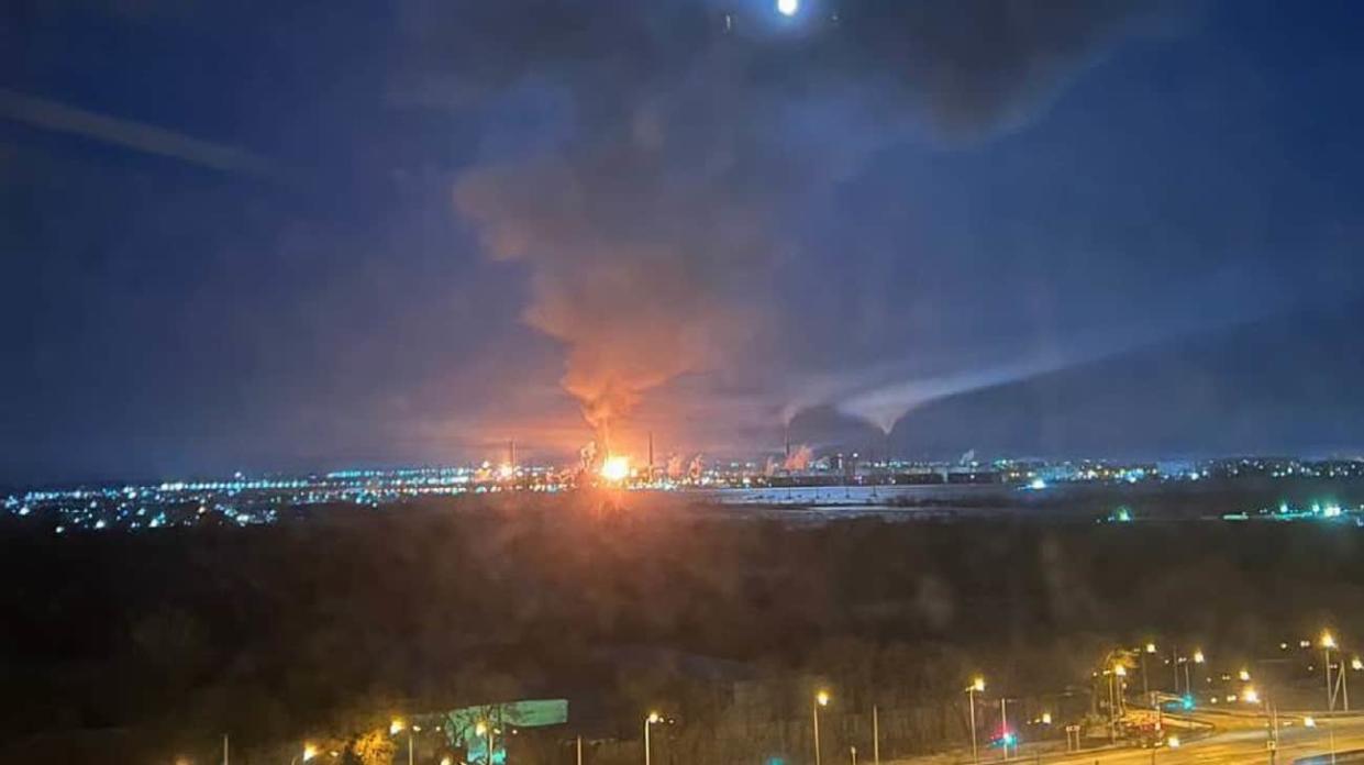 Fire at the Kuibyshev oil refinery in Russia’s Samara Oblast. Photo: Astra