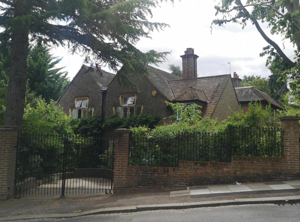 A large gated home located in Wimbledon, South West London.