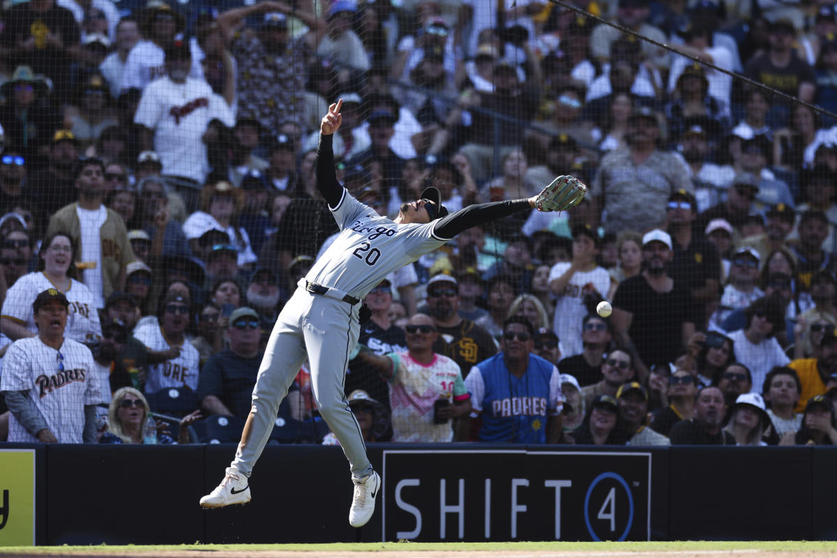 Chicago White Sox lose 120th game of the season, tying modern MLB record