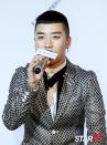 Seungri donates 100 rice packs to his hometown