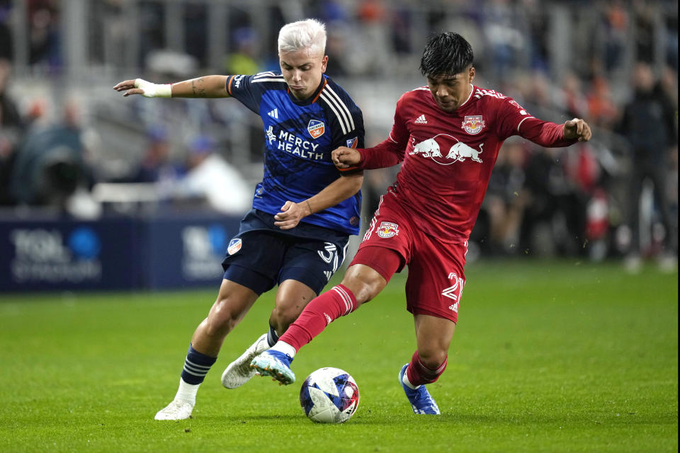 FC Cincinnati midfielder Álvaro Barreal (31) and New York Red Bulls midfielder Omir Fernandez (21) battle for the ball during the first half of an MLS playoff soccer match in Cincinnati, Sunday, Oct. 29, 2023. (AP Photo/Carolyn Kaster)