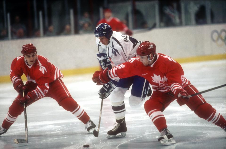 25 FEB 1994:  CANADA 5 VS'' FINLAND 3.  K. LOVIN OF CANADA AND M. MAEKELAE OF FINLAND IN ACTION AT THE 1994 LILLEHAMMER WINTER OLYMPICS.  Mandatory Credit: Pascal Rondeau/ALLSPORT