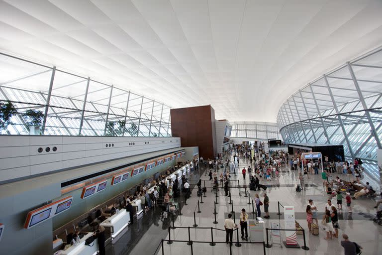 Aeropuerto Internacional General Cesáreo L. Berisso, Montevideo, Uruguay