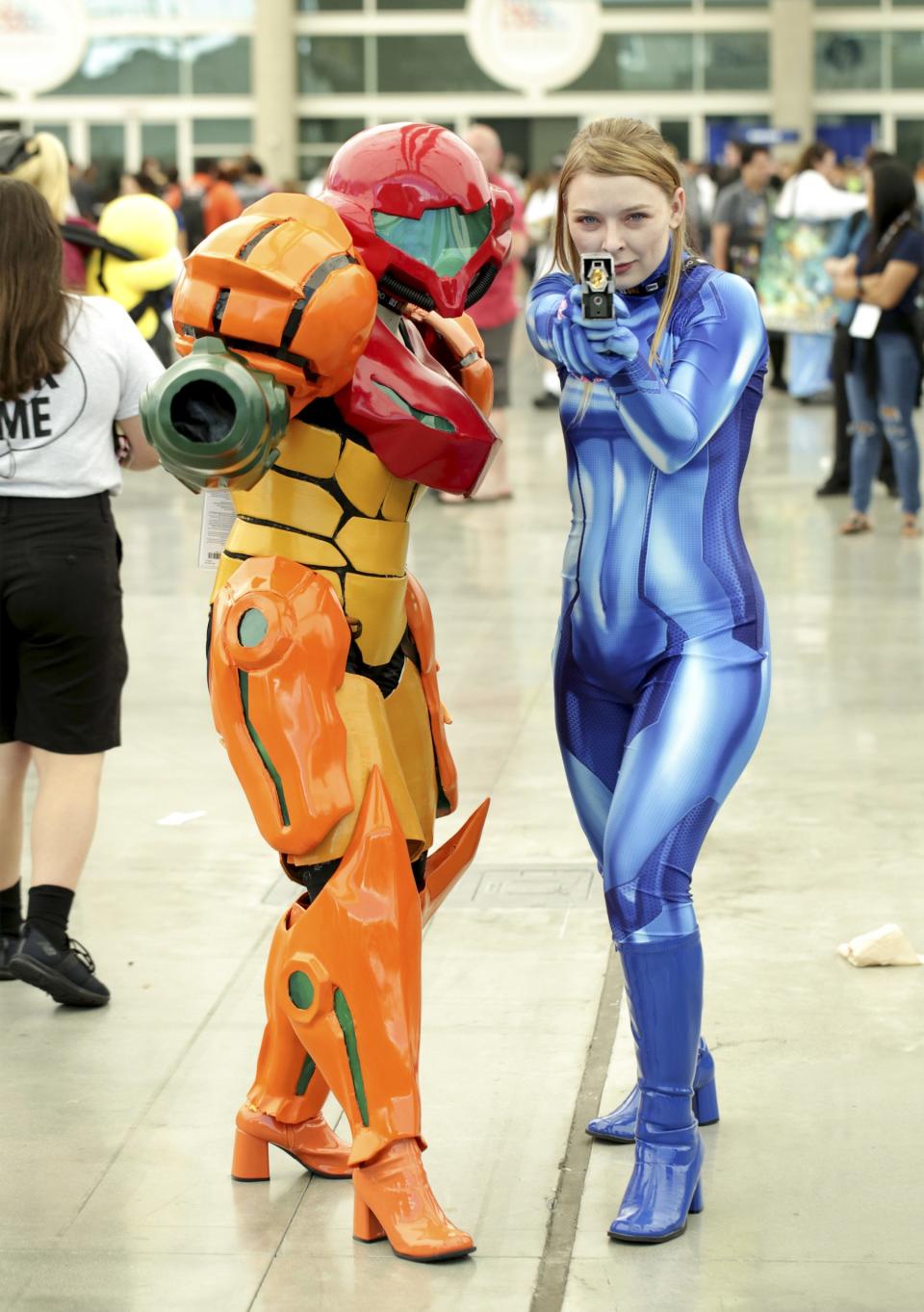 Samus Aran and Zero Suit Samus from Metroid cosplayers