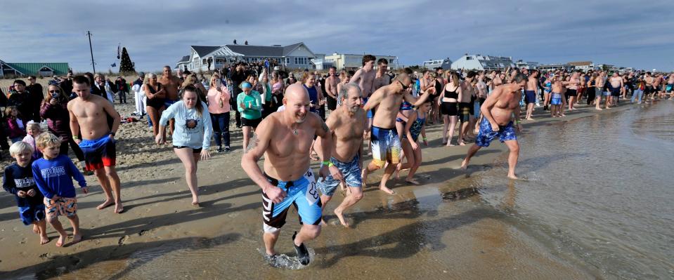 Hundreds of particpants race into the ocean at Bethany Beach to celebrate 2024.